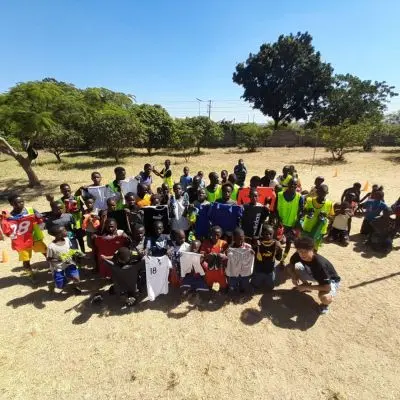ザンビアの子供達にサッカーシューズを寄付
